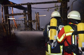 FW-RD: Ergänzung zur OTS von 5:16 Uhr Pferdestall in Osterby brennt nieder - 100 Einsatzkräfte im Einsatz