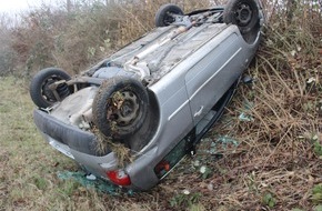 Polizei Düren: POL-DN: Verkehrsunfall auf der B56 - Fahrer verletzt, Führerschein beschlagnahmt
