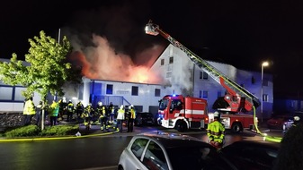 Feuerwehr Witten: FW Witten: Nächtlicher Brand einer Werkstatthalle. keine Verletzten