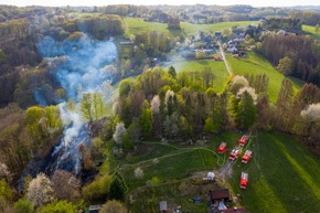 FW-GL: Waldbrand im Stadtteil Bärbroich von Bergisch Gladbach