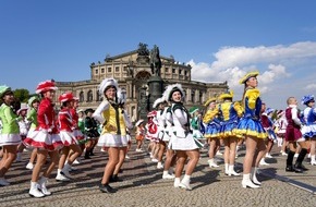 REKORD-INSTITUT für DEUTSCHLAND: RID-Weltrekord nach Dresden geholt: erfolgreiche Bestleistung für »größte Tanzgarde (Outdoor)« mit 1.136 Tanzenden auf dem Theaterplatz zertifiziert