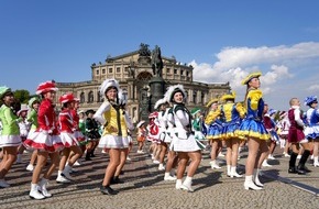 REKORD-INSTITUT für DEUTSCHLAND: RID-Weltrekord nach Dresden geholt: erfolgreiche Bestleistung für »größte Tanzgarde (Outdoor)« mit 1.136 Tanzenden auf dem Theaterplatz zertifiziert