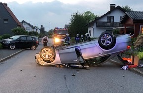 Kreispolizeibehörde Soest: POL-SO: Ense-Höingen - Drogen, kein Führerschein, geklautes Auto, Unfall - mehr geht nicht