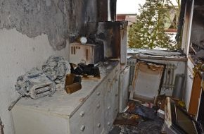 Polizeiinspektion Hameln-Pyrmont/Holzminden: POL-HOL: Stadtoldendorf - Grasweg: Küchenbrand in Mehrfamilienhaus -Vier Bewohner mit Rauchvergiftungen leicht verletzt -