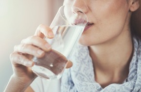aquaRömer GmbH & Co. KG: Mineralwasser: Erfrischend gesund / Am 7. März ist der Tag der gesunden Ernährung