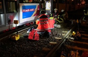 Feuerwehr Bergisch Gladbach: FW-GL: Zwei schwere Verkehrsunfälle an einsatzreichem Freitag der Feuerwehr Bergisch Gladbach