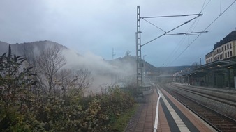 Polizeidirektion Neustadt/Weinstraße: POL-PDNW: Brand im Bahnhof Lambrecht - Gutachter stellt technischen Defekt als Brandursache fest - zwei leichtverletzte Personen - Bahnstrecke MA - SB kurzzeitig voll gesperrt