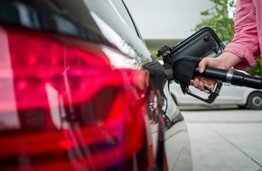 ADAC: Falsch getankt? So kann man das Auto noch retten / Verwechslung von Diesel und Benzin kann sehr teuer werden / ADAC: Auf keinen Fall die Zündung einschalten