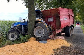 Polizei Coesfeld: POL-COE: Dülmen-Merfeld, Hülstener Weg/Trecker kollidiert mit Baum