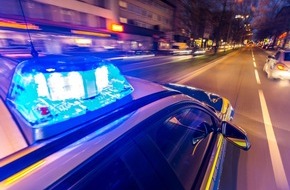 Polizei Mettmann: POL-ME: Betrunkener Radfahrer fährt gegen Taxi - Hilden - 2206104