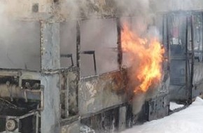 Polizei Düren: POL-DN: Schulbus brannte aus