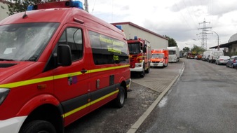 Feuerwehr Gelsenkirchen: FW-GE: Gerissene Fahrdrahtaufhängung sorgt für Vollsperrung einer Bahnstrecke in Gelsenkirchen Schalke.