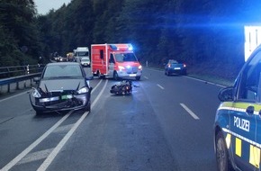 Polizei Minden-L&uuml;bbecke: POL-MI: Motorradfahrer st&uuml;rzt auf B 239 und kollidiert mit Gegenverkehr