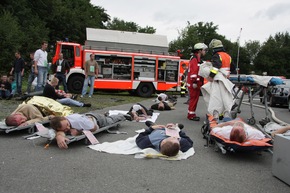 FW-E: Verkehrsunfall mit Linienbus, groß angelegte Übung in Essen-Bergeborbeck