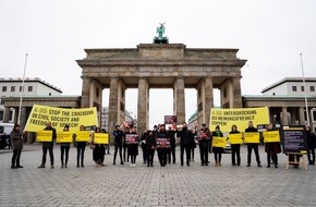 Amnesty International: Einen Tag vor dem Treffen Merkels mit Al-Sisi: Amnesty International demonstriert für Meinungsfreiheit und eine freie Zivilgesellschaft in Ägypten