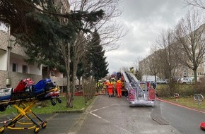 Feuerwehr Dresden: FW Dresden: Wohnungsbrand in einem Mehrfamilienhaus