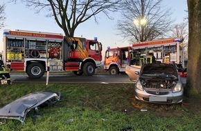 Freiwillige Feuerwehr Kalkar: Feuerwehr Kalkar: Verkehrsunfall mit eingeklemmter Person