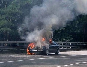 POL-STD: Audi Coupe gerät auf Bundesstraße in Buxtehude in Brand