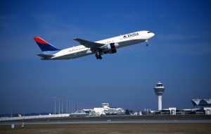 Flughafen München GmbH: Rund vier Prozent mehr Flüge und Passagiere am Münchner Flughafen: Fluggastaufkommen steigt 2003 auf neuen Rekordwert von 24,2 Millionen