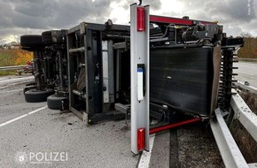 Polizeidirektion Kaiserslautern: POL-PDKL: Sattelzug kollidiert mit der Schutzplanke - Autobahn voll gesperrt