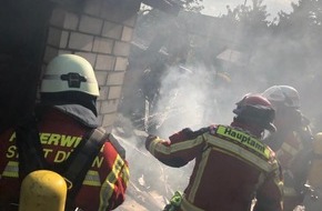 Feuerwehr Düren: FW Düren: Gartenhaus im Vollbrand