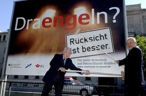 Deutscher Verkehrssicherheitsrat e.V.: Neues Autobahnplakat ÂRücksicht ist besser" enthüllt
