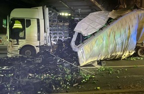 Polizeipräsidium Hamm: POL-HAM: Lkw unter Unterführung eingeklemmt - Stundenlange Sperrung