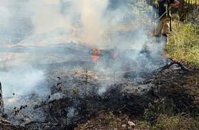 Brand- und Katastrophenschutz der Stadt Speyer: FW Speyer: Waldbrand auf dem Truppen&uuml;bungsplatz