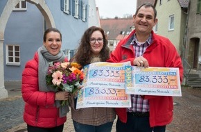 Deutsche Postcode Lotterie: Glücksbotin Katarina Witt sorgt für Freudentränen in Harburg
