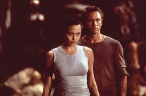 TELE 5: Daniel Craig im TELE 5-Interview:  "Meine Bodyguards trinken gern mal ein Bier mit mir" // Daniel Craig mit Angelina Jolie in 'Lara Croft: Tomb Raider'  Di., 24. April, 20.15 Uhr auf TELE 5 (BILD)