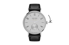 NOMOS Glashütte/SA Roland Schwertner KG: Tangente neomatik platingrau von NOMOS Glashütte demonstriert: Zum Start der Sommerzeit wird die Uhr von zwei Uhr auf drei vorgedreht