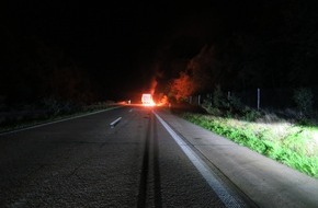 Polizeiinspektion Delmenhorst / Oldenburg - Land / Wesermarsch: POL-DEL: Autobahnpolizei Ahlhorn: Fahrzeugbrand auf der Autobahn 29 im Bereich Emstek +++ Sperrung im Ahlhorner Dreieck erforderlich