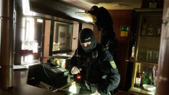 MDR Mitteldeutscher Rundfunk: &bdquo;MDR-exactly&ldquo;: Tarnung f&uuml;r den Drogenhandel &ndash; Sp&auml;tis in Leipzig