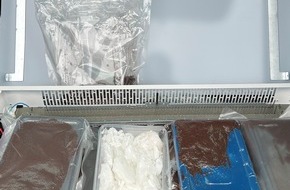 Hauptzollamt Aachen: HZA-AC: Aachener Zoll findet Crystal Meth in Heizkörpern - Mutmaßlicher Drogenkurier hat fast fünfeinhalb Kilo Crystal Meth und in Holzkiste eingepferchten Vogel im Wagen