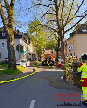 FW-RE: Wohnungsbrand in voller Ausdehnung - zwei Katzen aus der Wohnung gerettet - keine Personen verletzt