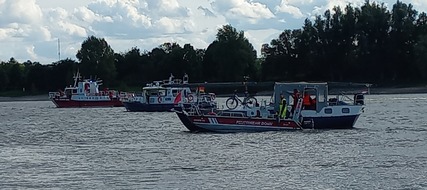 Feuerwehr und Rettungsdienst Bonn: FW-BN: Feuerwehr Bonn sichert manövrierunfähige Motorsegelyacht auf dem Rhein