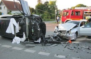 Feuerwehr Dinslaken: FW Dinslaken: Verkehrsunfall mit eingeklemmten Personen