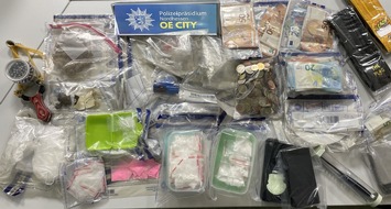 Polizeipr&auml;sidium Nordhessen - Kassel: POL-KS: OE City durchsucht zwei Wohnungen: Harte Drogen im Wert von &uuml;ber 50.000 Euro sichergestellt; Mutma&szlig;liche Dealer festgenommen