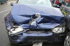 Polizei Düren: POL-DN: Fünf beschädigte Autos und ein Leichtverletzter