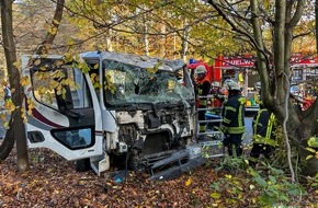 Feuerwehr Rösrath: FW Rösrath: Jahresabschlussübung "Eiserner Retter" der Feuerwehr Rösrath