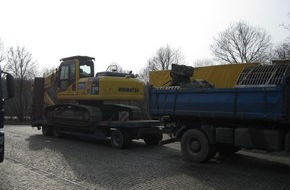 Polizeidirektion Bad Segeberg: POL-SE: A23/Elmshorn - Schwertransporter auf der A 23 stillgelegt