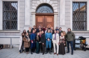 Wiedemann & Berg: Der M&auml;rchenk&ouml;nig als True Crime erz&auml;hlt: Drehende der achtteiligen Highend-Serie &bdquo;Ludwig&ldquo;