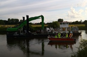 Polizeiinspektion Nienburg / Schaumburg: POL-NI: Bei Fotoaufnahmen rollt ungesicherter Pkw in die Weser und versinkt