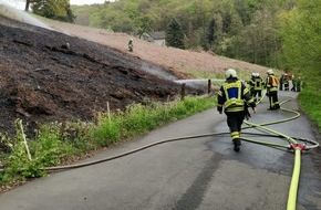 Feuerwehr Hattingen: FW-EN: Zwei Flächenbrände beschäftigten die Hattinger Feuerwehr - Übergreifen auf Wald kann verhindert werden