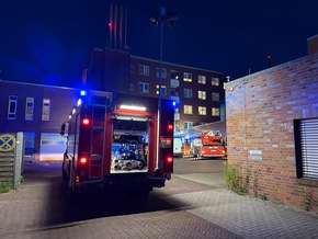 FW-AUR: Großeinsatz: Feuer in Lagerraum der Klinik-Kardiologie