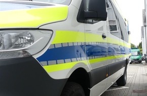 Kreispolizeibehörde Unna: POL-UN: Kreis Unna - Neuer Prüfkraftwagen für die Schwerlastgruppe der KPB Unna
- Überwachung des gewerblichen Personen- und Güterverkehr im neuen Outfit