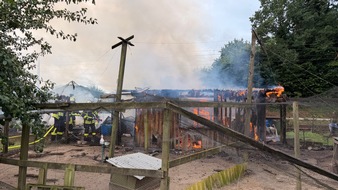 Polizeiinspektion Stade: POL-STD: Gartenschuppen und H&uuml;hnerstall in Horneburg ausgebrannt - Feuerwehr kann 40 H&uuml;hner retten