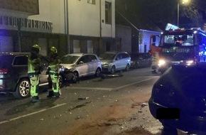 Feuerwehr Oberhausen: FW-OB: Verkehrsunfall mit mehreren beteiligten Fahrzeugen am fr&uuml;hen Morgen