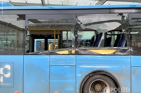 Polizeipräsidium Westpfalz: POL-PPWP: Unfall mit Linienbussen