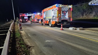 Feuerwehr und Rettungsdienst Bonn: FW-BN: Asphaltfräse bricht in Versorgungsschacht ein.